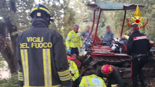 Incidente con il trattore, agricoltore soccorso a Serra de’ Conti