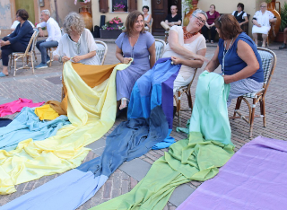 A Fano una grande bandiera della pace per l’evento Impronte Femminili